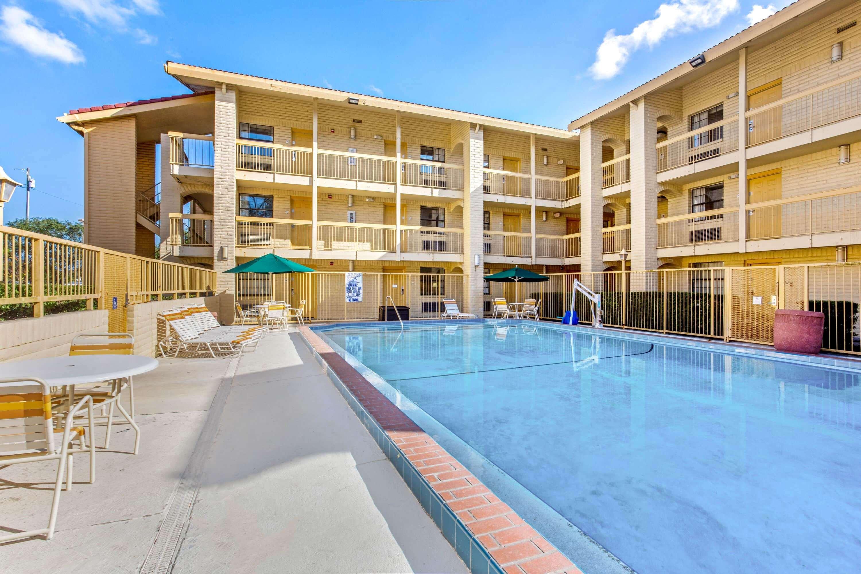 La Quinta Inn By Wyndham Tampa Bay Pinellas Park Clearwater Eksteriør bilde